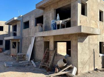 Casa · 4 Ambientes · 1 Cochera · Dúplex en Venta en Complejo Privado Plaza Rodeo