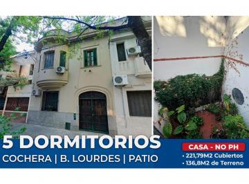 Casa · 222m² · 9 Ambientes · 1 Cochera · Casa en Venta 5 Dorm. con Patio Barrio Lourdes