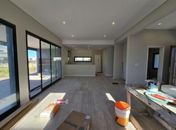 Casa · 149m² · 5 Ambientes · 3 Cocheras · Casa 5 Ambientes en Venta Hudson Sebastian Gaboto