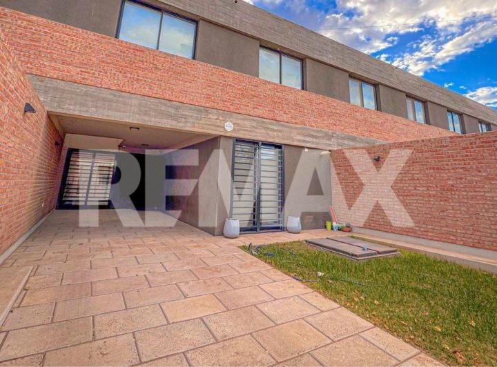 Casa · 122m² · 5 Ambientes · 1 Cochera