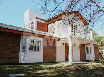 Casa · 237m² · 6 Ambientes · 1 Cochera · Venta Casa B° Jardines de Hilmar Plottier