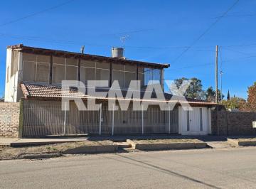 Casa · 116m² · 4 Ambientes · 2 Cocheras · Casa en Venta de 2 Dormi en Esquina Fernández Oro