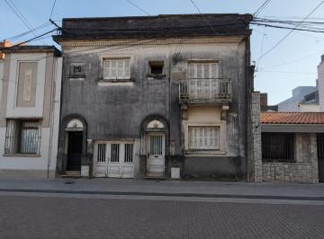 Casa · 368m² · 11 Ambientes · 1 Cochera · Alquiler 2 Casas a 50 m de Casa Gobierno