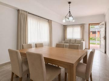 Casa · 155m² · 4 Ambientes · 2 Cocheras · Casa + Departamento en Venta en La Plata