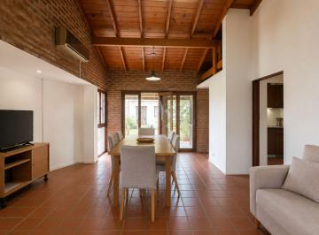 Casa · 121m² · 4 Ambientes · 1 Cochera · Casa en Venta en City Bell