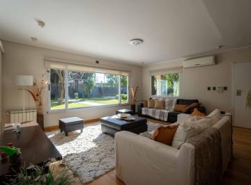Casa · 310m² · 7 Ambientes · 5 Cocheras · Casa en Venta en La Plata
