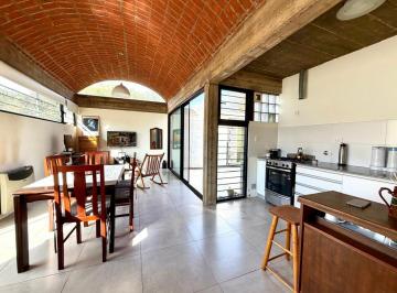 Casa · 64m² · 3 Ambientes · 1 Cochera · Venta Casa con Jardin La Plata
