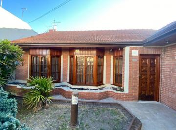 Casa · 255m² · 4 Ambientes · 1 Cochera · Venta Casa 4 Ambientes Cochera y Jardin Quilmes
