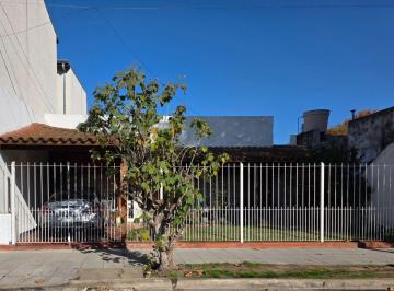 Casa · 147m² · 3 Ambientes · 1 Cochera · Venta Casa 3 Ambientes con Cochera. Quilmes Centro