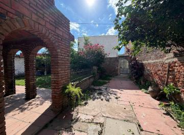 Casa · 165m² · 4 Ambientes · Casa Interna con Gran Terreno Cercana a Av.
