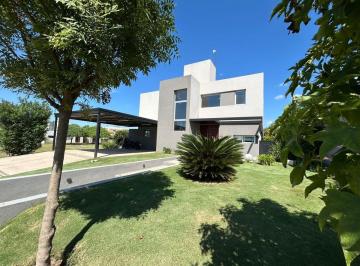 Casa · 321m² · 12 Ambientes · 2 Cocheras · Venta Casa Premium La Morada Villa Allende