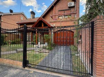 Casa · 199m² · 4 Ambientes · 2 Cocheras · Casa 4 Amb en Venta en V, Tesei Quincho Parrilla.
