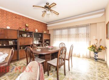 Casa · 193m² · 3 Ambientes · 1 Cochera · Venta Casa Lote Propio Multifamiliar con Cochera