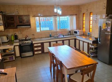 Casa · 250m² · 4 Ambientes · 3 Cocheras · Venta Casa Jose C Paz