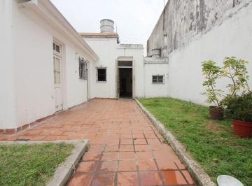 Casa · 242m² · 5 Ambientes · 3 Cocheras · Casa a Reciclar Villa Devoto 242,48 m² Totales.