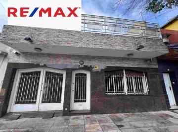 Casa · 255m² · 6 Ambientes · 2 Cocheras · Venta Casa Lote Propio Parque Chacabuco Reciclada