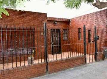 Casa · 85m² · 3 Ambientes · 1 Cochera · Venta Casa 3 Amb Fondo Libre