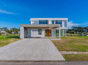 Casa · 237m² · 5 Ambientes · Casa 5 Ambientes en Rumencó Joven