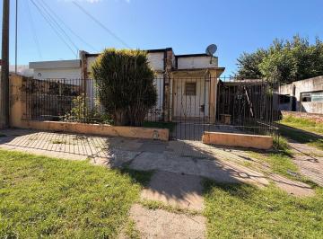 Casa · 88m² · 5 Ambientes · Venta/ Casa con Patio/ B°villa del Parque