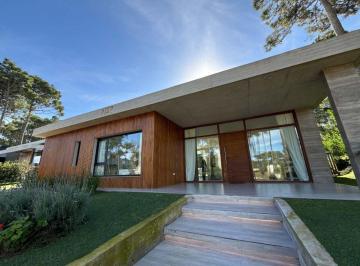 Casa · 290m² · 5 Ambientes · Casa en Venta en Pinamar Barrio Álamos 5 Ambientes