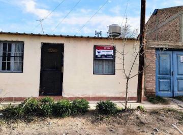Casa · 70m² · 4 Ambientes · Venta de Casa en Centenario