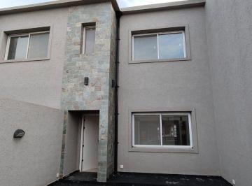 Casa · 96m² · 3 Ambientes · 1 Cochera · Venta Casa 3 Amb Duplex Hurlingham Apto Credito