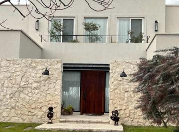 Casa · 317m² · 7 Ambientes · 4 Cocheras · Venta Casa 7 Amb Albanueva a La Laguna y Amarra