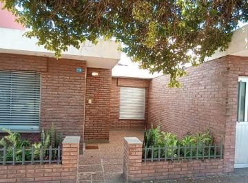 Casa · 125m² · 4 Ambientes · 1 Cochera · Venta Casa Barrio Parque/centro Sobre Av.