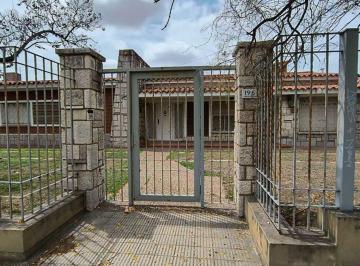 Casa · 317m² · 8 Ambientes · 2 Cocheras · Venta Casa Parque Capital Gran Terreno Ruta 20