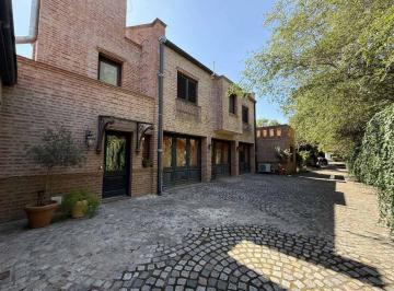 Casa · 562m² · 8 Ambientes · 3 Cocheras · Venta Exlusiva Casa Jockey Club Terreno 2.000 m²