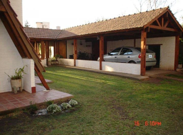 Casa · 404m² · 9 Ambientes · 2 Cocheras