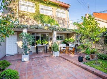 Casa · 135m² · 5 Ambientes · 1 Cochera · Casa 135 m² con Jardín y Atelier en Villa Raffo