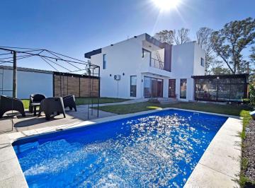 Casa · 293m² · 5 Ambientes · 3 Cocheras · Venta Casa Altos de Viedma Barrio Privado Permuta