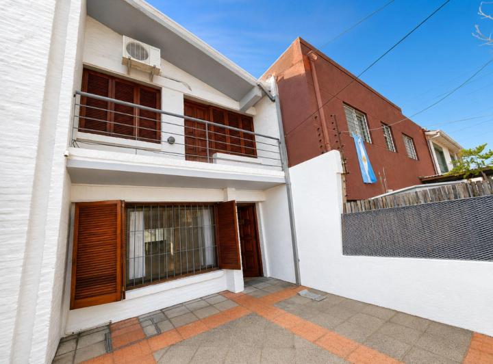 Casa · 93m² · 4 Ambientes · 2 Cocheras