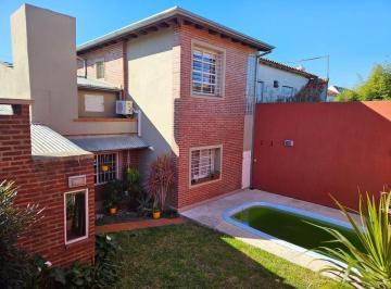 Casa · 165m² · 5 Ambientes · 2 Cocheras · Venta Casa Don Bosco. Pileta. 5 Amb. Apta Credito.