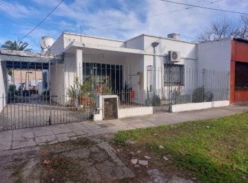 Casa · 82m² · 3 Ambientes · 2 Cocheras · Casa en Venta 3 Ambiente Florencio Varela