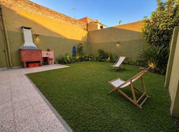 Casa · 147m² · 4 Ambientes · 2 Cocheras · Venta de Casa 5 Ambientes Cochera Terraza Jardin