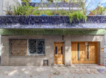 Casa · 206m² · 6 Ambientes · 2 Cocheras · Venta Casa Lote Propio en Pedernera Flores!