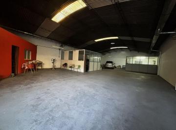 Bodega-Galpón · 331m² · Venta de Galpon y Casa en Villa Sarmiento R Mejia