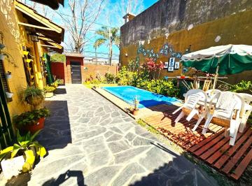 Casa · 69m² · 3 Ambientes · 1 Cochera · Venta Casa 3 Ambientes en Isidro Casanova
