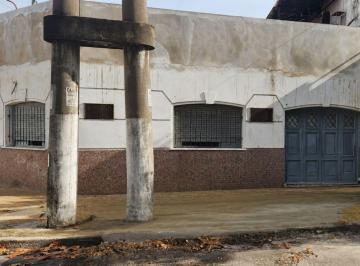 Casa · 217m² · 6 Ambientes · 1 Cochera · Venta Casa en Esquina 4 Amb + Depto 3 Amb Ciudadela
