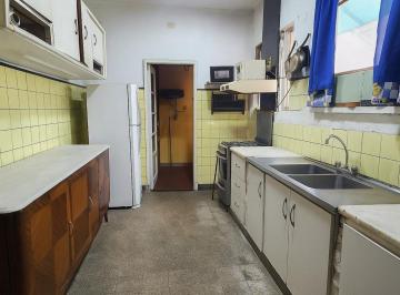 Casa · 217m² · 6 Ambientes · 1 Cochera · Venta Casa Ciudadela en Esquina 4 Amb + Depto 3 Amb