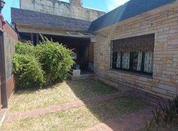 Casa · 88m² · 3 Ambientes · 1 Cochera · Venta Casa 3 Amb Moron Sur Cochera