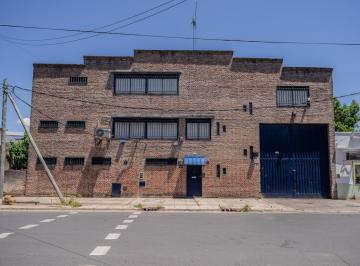 Depósito · 950m² · 5 Ambientes · 1 Cochera · Venta de Galpón en Caseros de 950 m² con Puente Grua