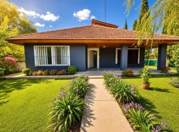 Casa · 191m² · 4 Ambientes · 3 Cocheras · Casa 6 Amb Venta Lote 2700 m Gral Rodriguez