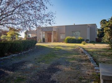Casa · 133m² · 3 Ambientes · 1 Cochera · Venta Casa 3 Amb C/pileta Primav Golf Carlos Keen