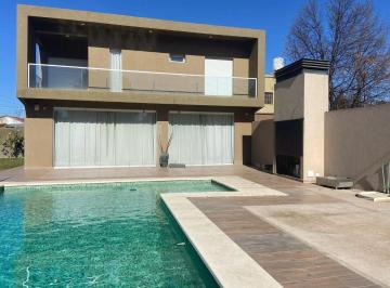 Casa · 160m² · 3 Ambientes · 3 Cocheras · Casa Alquiler Temporario Pilar 3 Amb Pileta