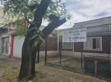 Casa · 216m² · 2 Ambientes · Venta Casa 3 Amb con Local Lomas de Mirador