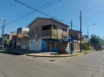 Casa · 214m² · 9 Ambientes · 2 Cocheras · Casa Multifamiliar Local en Esquina Garajes Galpón