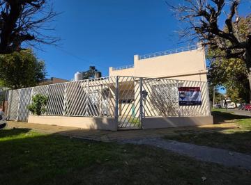 Casa · 77m² · 4 Ambientes · 2 Cocheras · Casa Venta 3/4 Amb Caseros Quincho/garage Terraza
